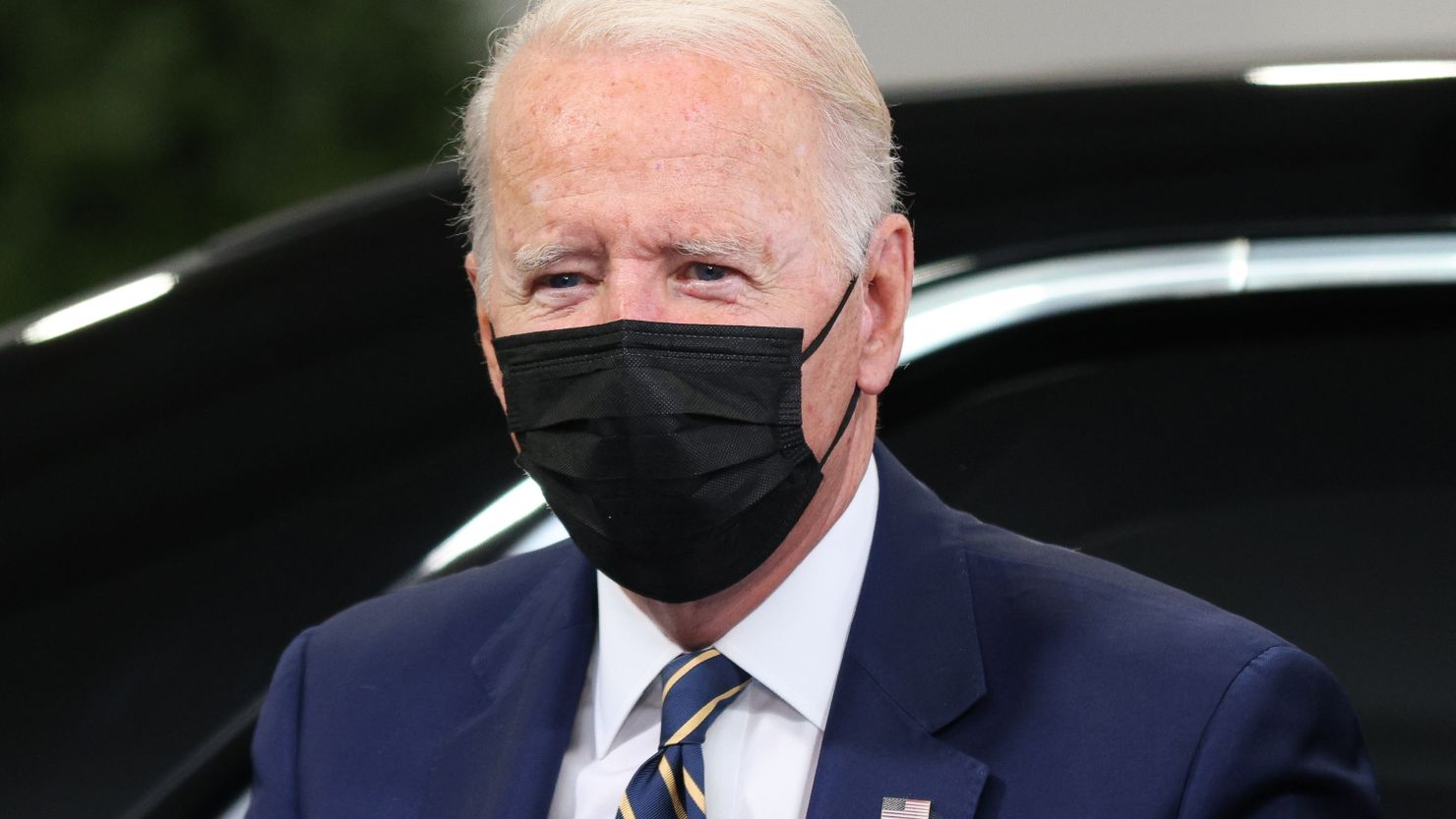 President Joe Biden wears a face mask as he arrives for the COP26 UN Climate Summit on November 1, 2021, in Glasgow, United Kingdom.