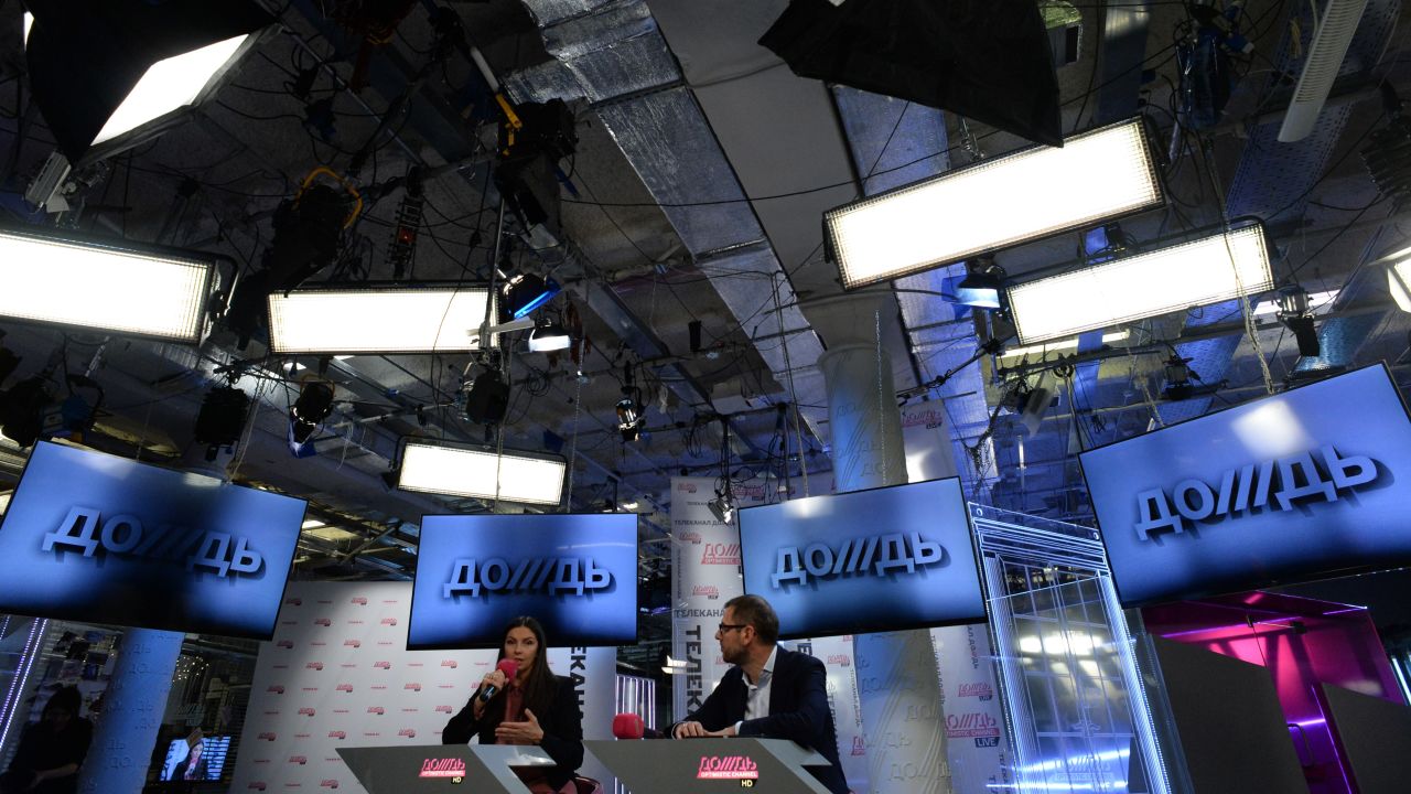 Co-owners of cable channel Dozhd (TV Rain), Natalya Sindeyeva (L) and Alexander Vinokurov  (R) attend a press conference at the channel office in Moscow , on February 4, 2014. Russia's top opposition cable channel Dozhd (TV Rain) known for its critical coverage of Putin faced today the prospect of closure after a major cable operator said it would take the station off the air. AFP PHOTO/ VASILY MAXIMOV        (Photo credit should read VASILY MAXIMOV/AFP via Getty Images)
