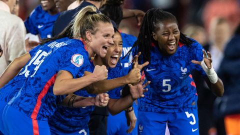 France players celebrate victory after defeating the Netherlands 1-0 in the Women's Euro 2022 quarterfinals.