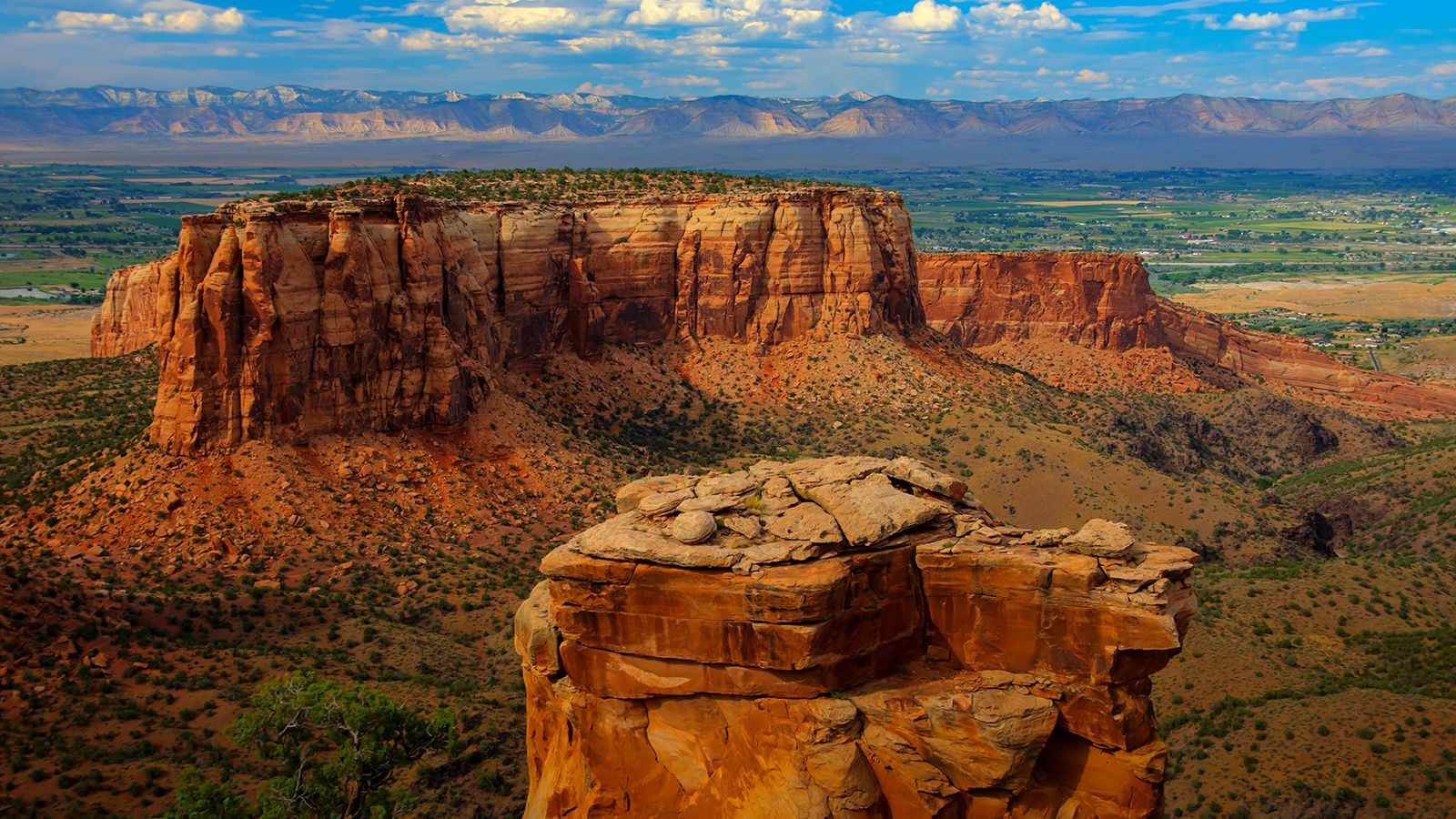 <strong>Colorado National Monument: </strong>Most of this National Park Service site rises more than 2,000 feet (610 meters) above the Grand Valley of the Colorado River. 