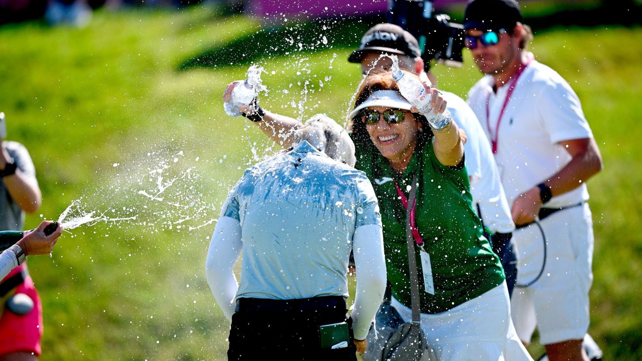 Henderson celebrates after winning her second major.