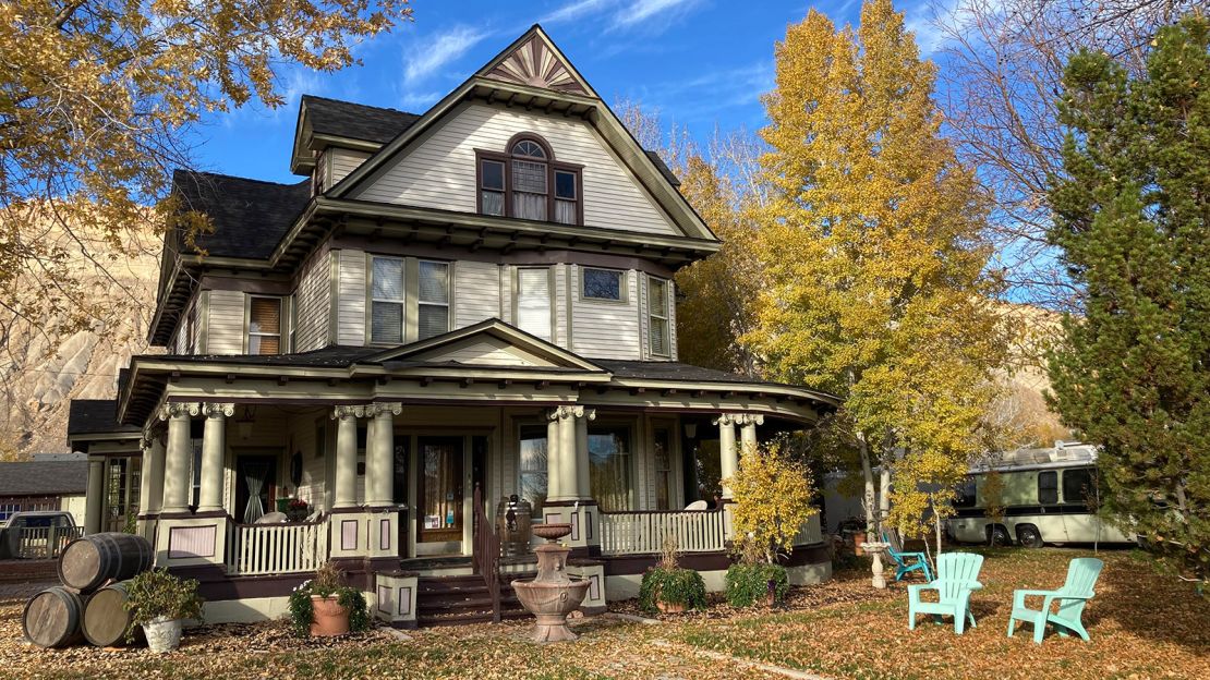 For accommodation with personality, the Wine Valley Inn in Palisade is a good choice.
