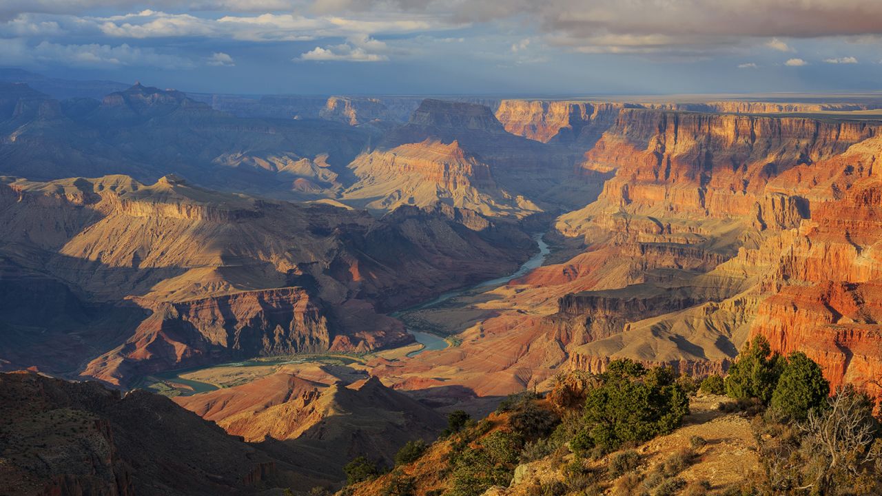 Carrie and Kris met on the South Rim of the Grand Canyon in Arizona, in the US.
