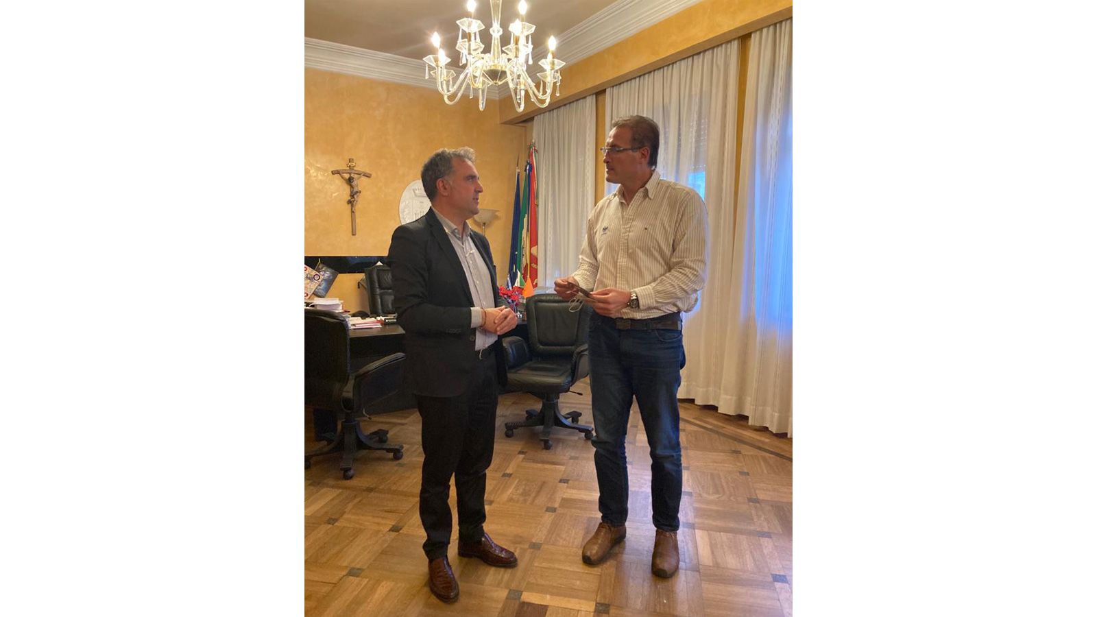 <strong>Man with a plan:</strong> Roldan meets with Mussomeli's mayor, Giuseppe Catania. 