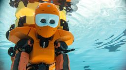 Humanoid Submarine Robot. Ocean One^k, pool test