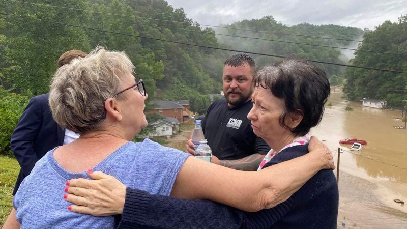 A Kentucky man rescued 5 children and 2 of his former teachers from their flooded homes after getting a message asking for help – CNN