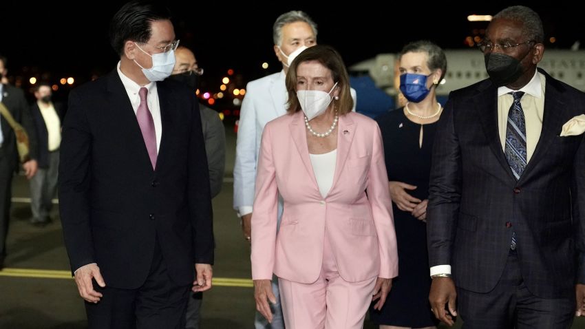 US House Speaker Nancy Pelosi landed in Taiwan Tuesday night (local), marking a significant show of diplomatic support for Taiwan despite Chinaís threats of retaliation over the visit.