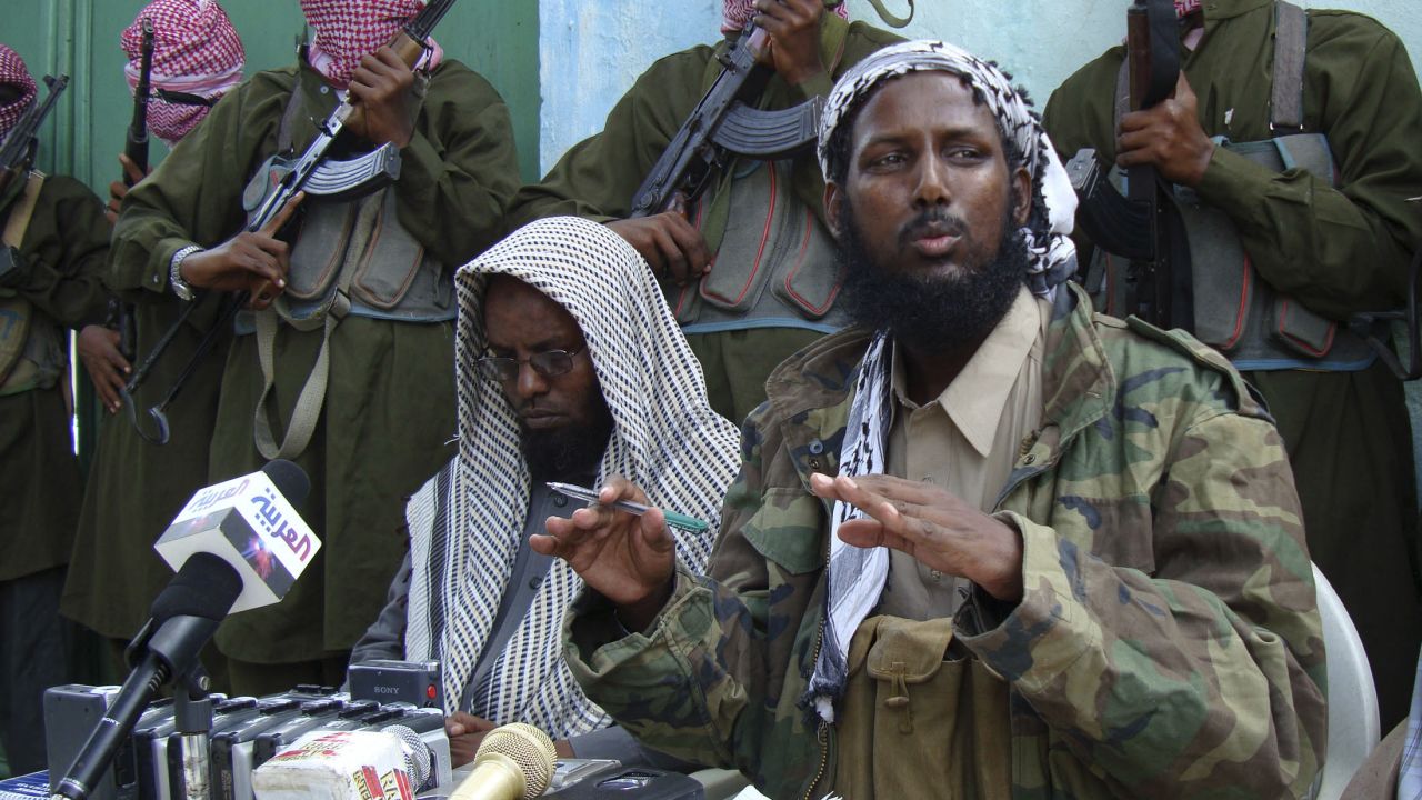 Islamist commander Sheikh Muktar Robow Abu Mansoor addresses a news conference in Mogadishu, October 27, 2008.