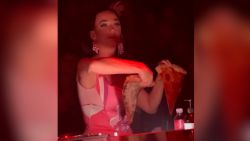 katy perry pizza toss