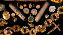 High-status personal belongings -- gold jewellery, chain, pendants -- and coins from the Maravillas. © Brendan Chavez -  (Courtesy The Bahamas Maritime Museum)