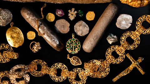 The Spanish galleon Nuestra Señora de las Maravillas carried a treasure including jewels, pendants and coins. 