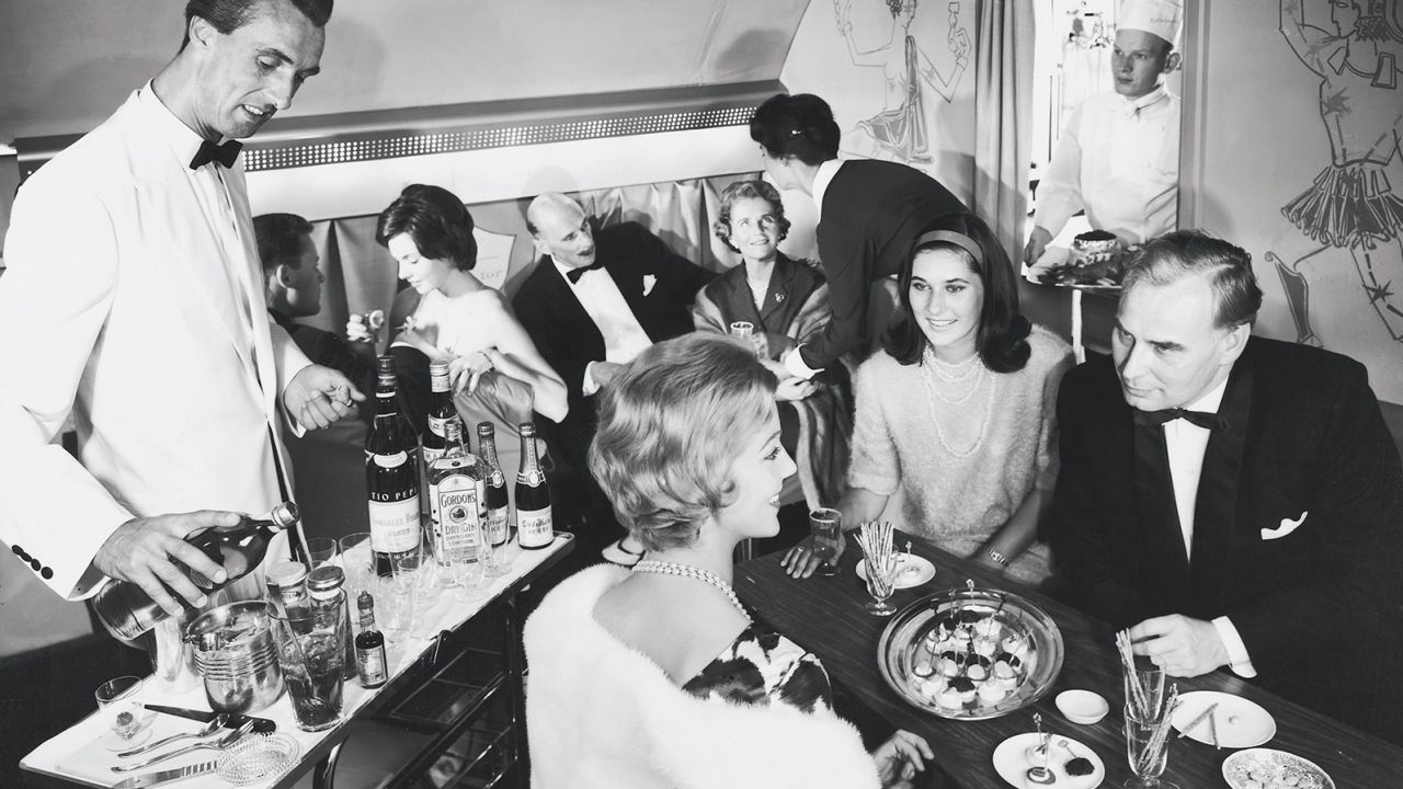 Bacchanalian motifs served as a backdrop to cocktail hour on Lufthansa's first-class 'Senator' service in 1958.
