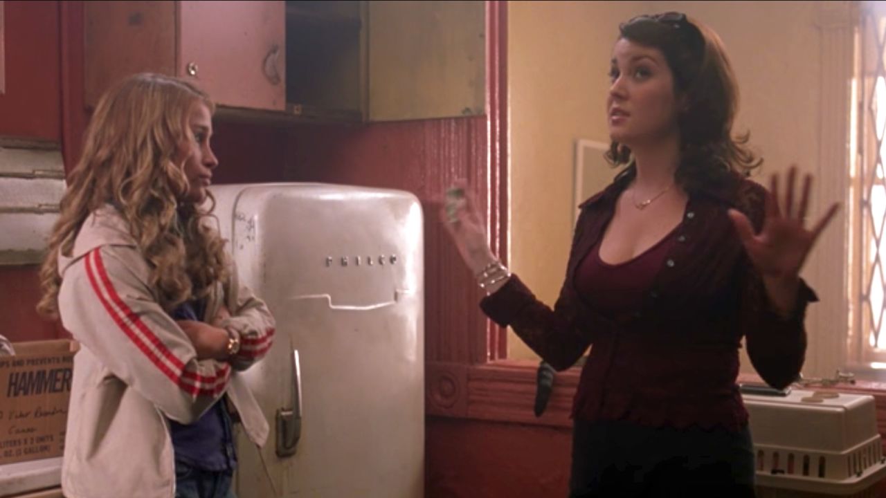 Melanie Lynskey, right, with Piper Perabo in "Coyote Ugly."