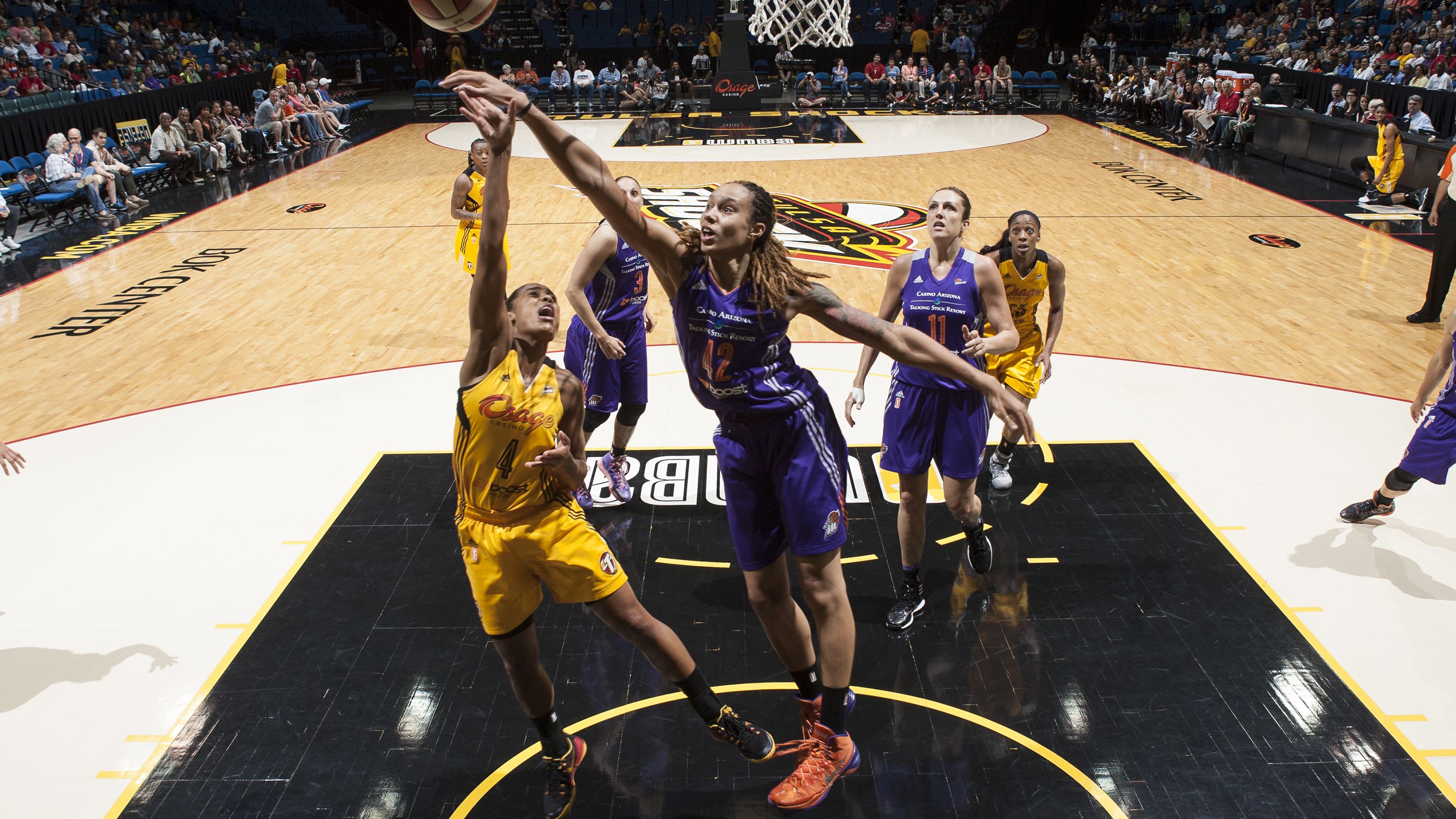 Griner blocks a Skylar Diggins shot during a WNBA game in 2014.