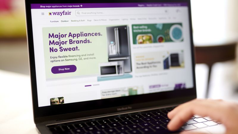 Read more about the article Is anyone buying couches and beds from Wayfair anymore? – CNN
