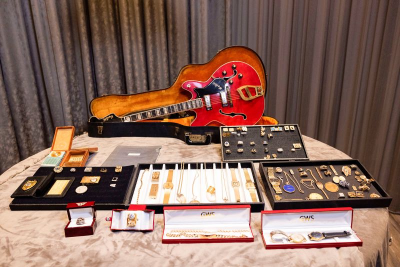 洋楽 Elvis Presley / The Colonel's Collection Elvis Presley jewelry heads to auction after 50 years | CNN