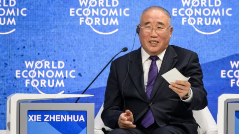 El enviado especial chino para el clima, Xi Jinhua, habla en el Foro Económico Mundial en Davos en mayo.