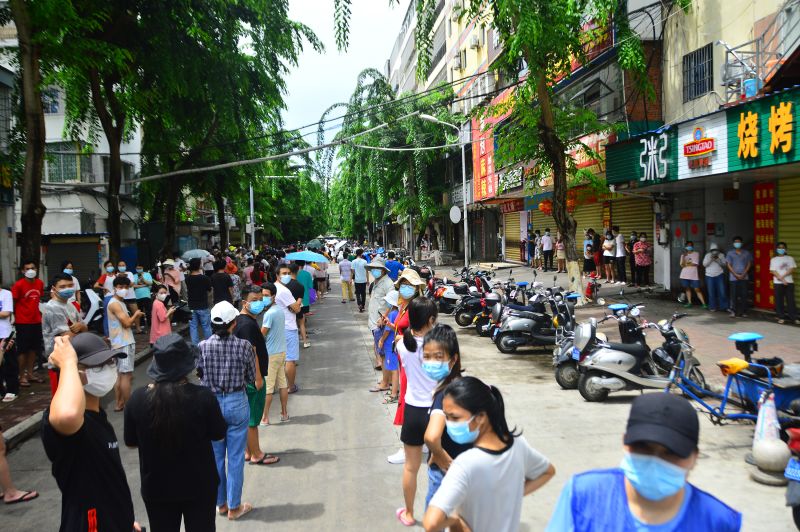 Sanya Covid lockdown thousands of tourists stranded in China s