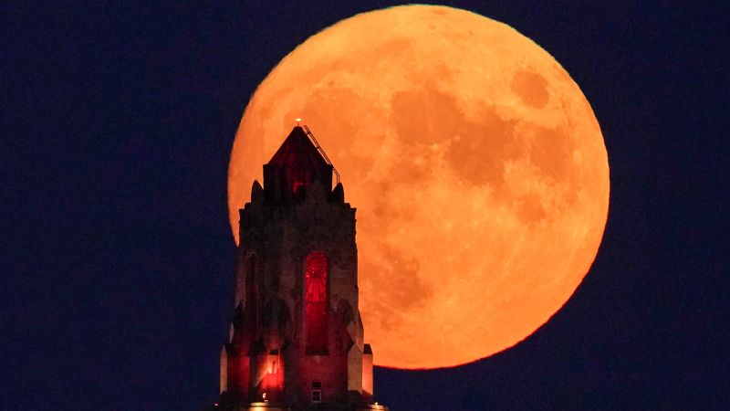 Summer's last supermoon and meteor shower take the celestial stage tonight - CNN image