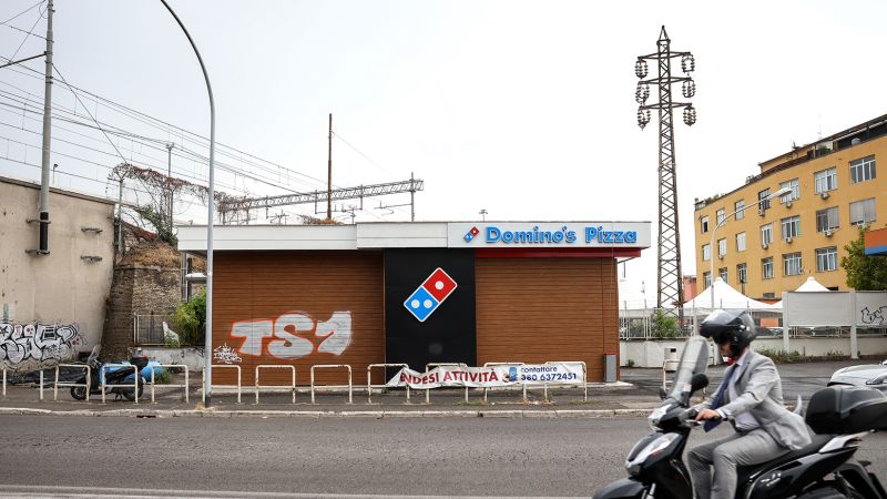 Read more about the article Domino’s tried to sell pizza to Italians. It failed – CNN