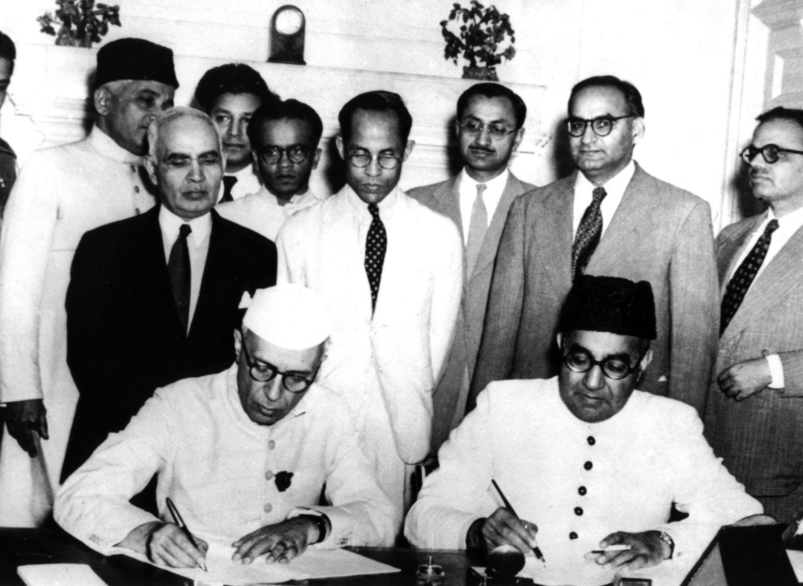 Jawaharlal Nehru and Pakistan's Prime Minister Liaquat Ali Khan, during the signing of the agreement between India and Pakistan in New Delhi, 1947. The agreement would safeguard the rights of minorities in both nations.