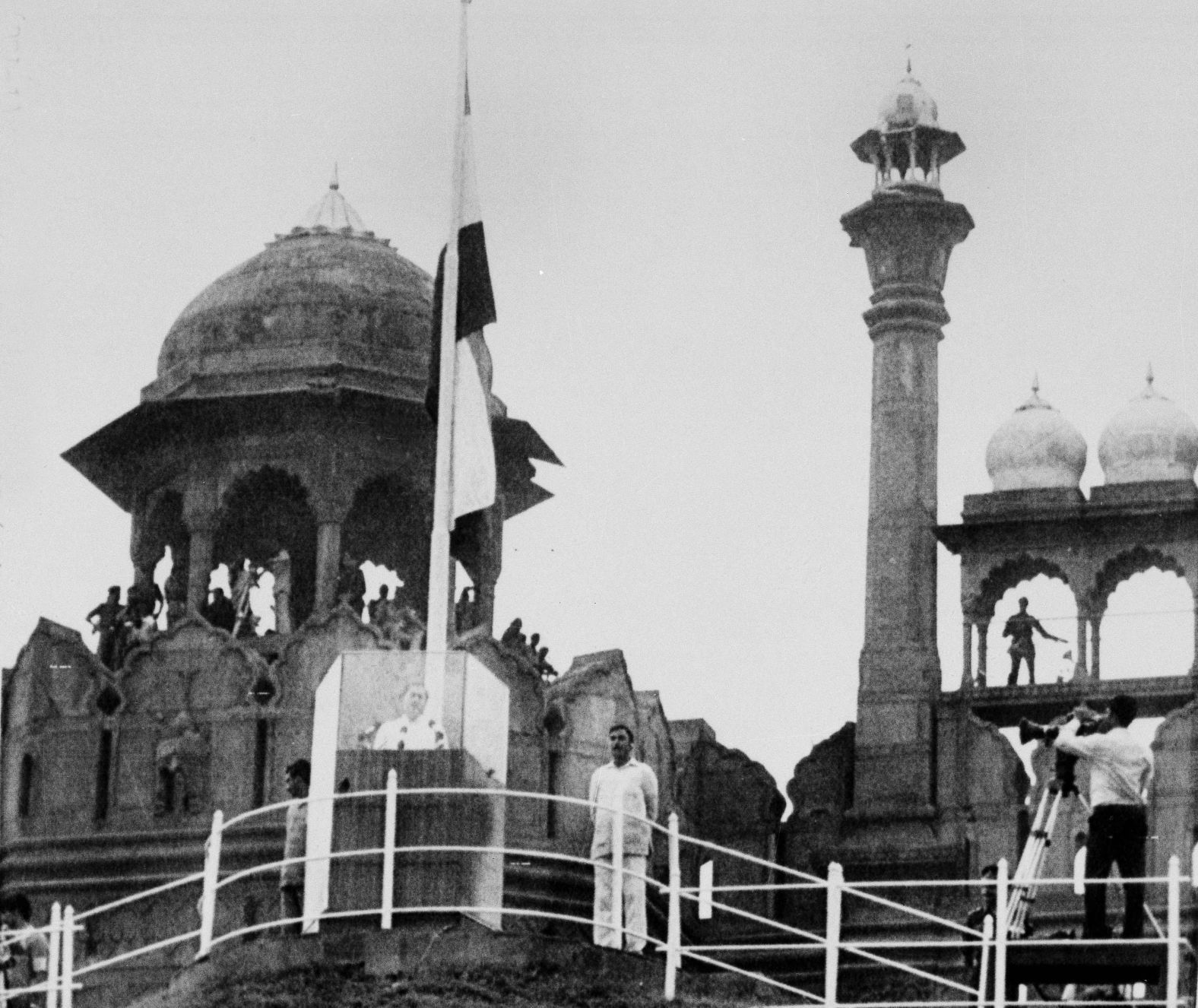 Indian Prime Minister Rajiv Gandhi, Indira Gandhi's son and Nehru's grandson, speaks from inside a bullet-proof glass container at the historic Red Fort during Independence Day ceremonies in New Delhi, August 15, 1985.