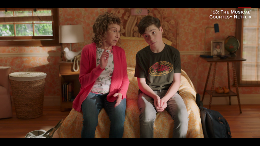 Hollywood Minute Rhea Perlman musical Netflix Jamie Foxx vampires Day Shift Owen Wilson Paramount_00000705.png