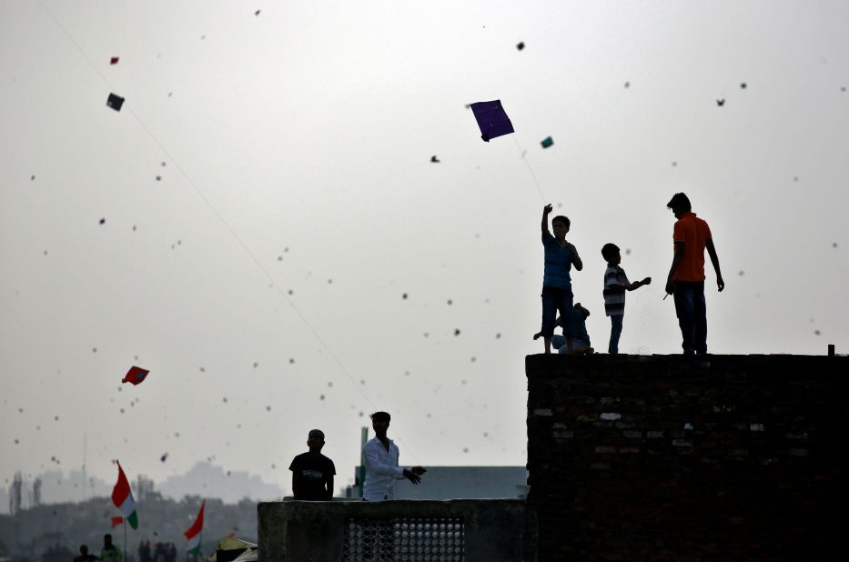 People fly kites from roof tops in Delhi as they celebrate Independence Day, India, August 15, 2017. 