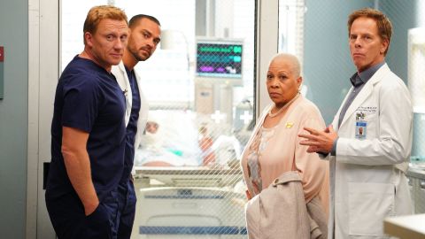 Denise Dowse as Lorraine Simms in 'Grey's Anatomy,' alongside Kevin McKidd as Dr. Owen Hunt, Jesse Williams as Dr. Jackson Avery  and Greg Germann as Dr. Thomas Koracick.