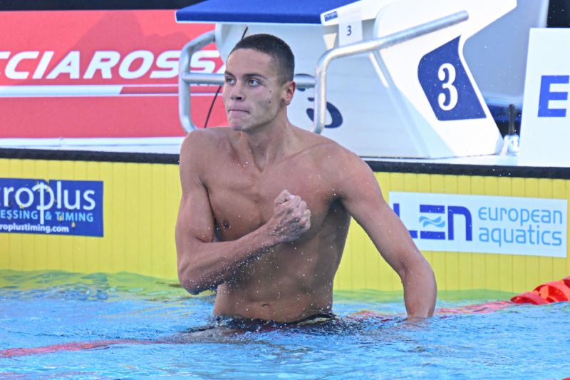 David Popovici, 17, breaks 100m freestyle world record at European championships CNN