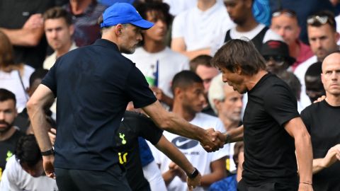 Thomas Tuchel (L) and Antonio Conte (R) clash after the English Premier League match between Tottenham and Chelsea. 