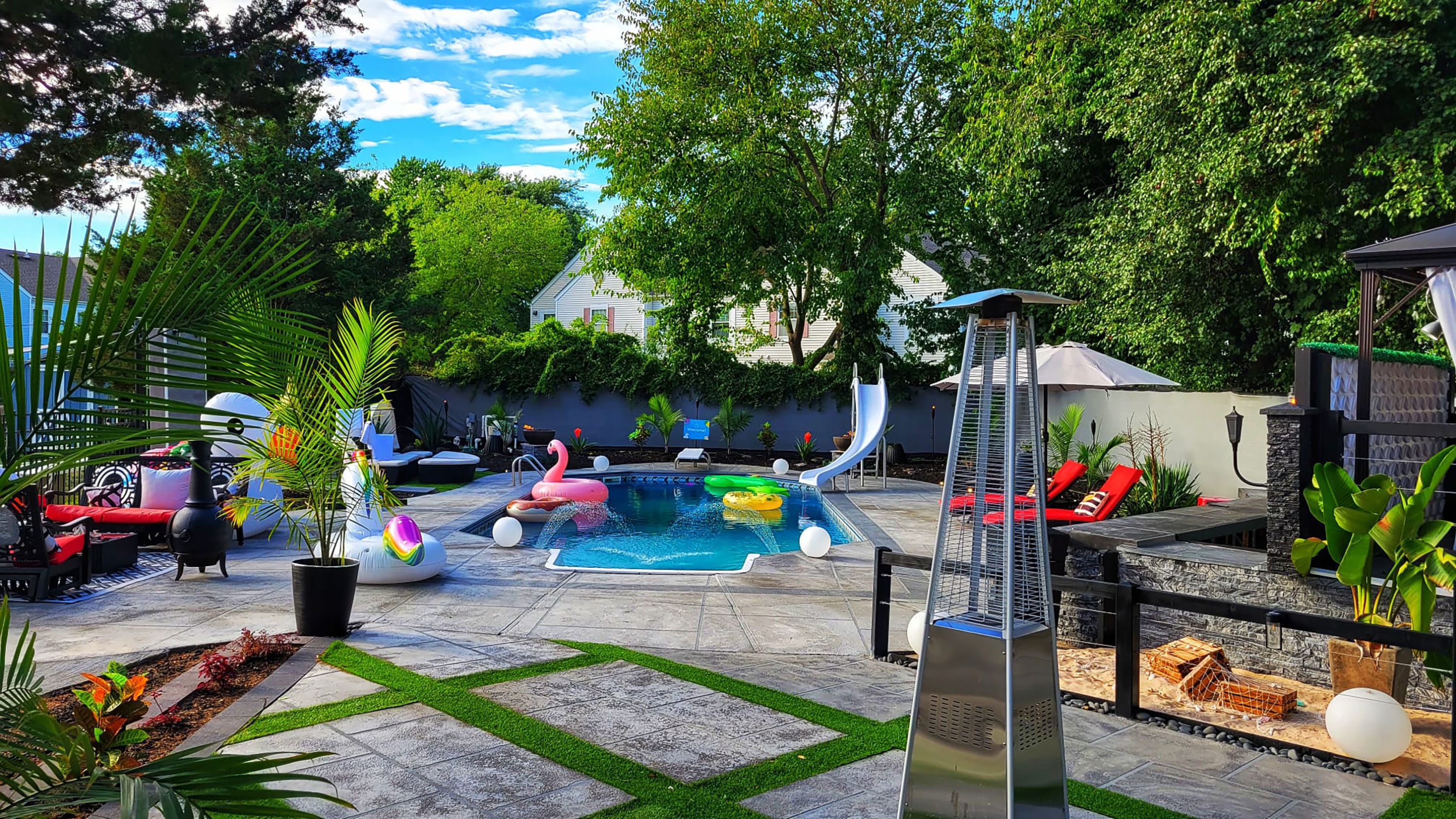 12 Pool Party Ideas That'll Make a Splash - Peerspace