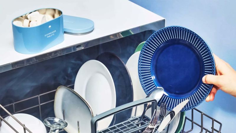 How to wash dishes sustainably and 17 useful products