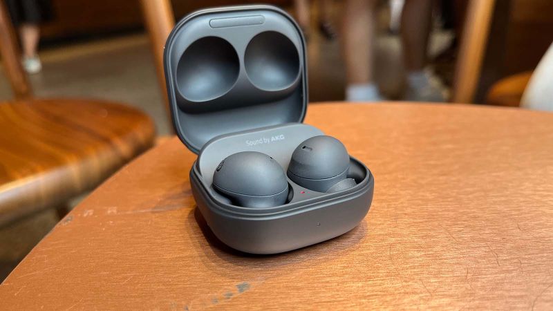 Samsung galaxy buds silver hot sale