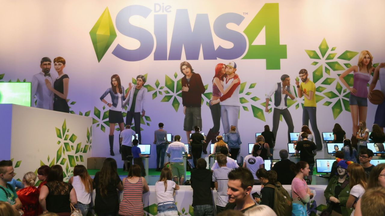Gaming enthusiasts try out "Sims 4."