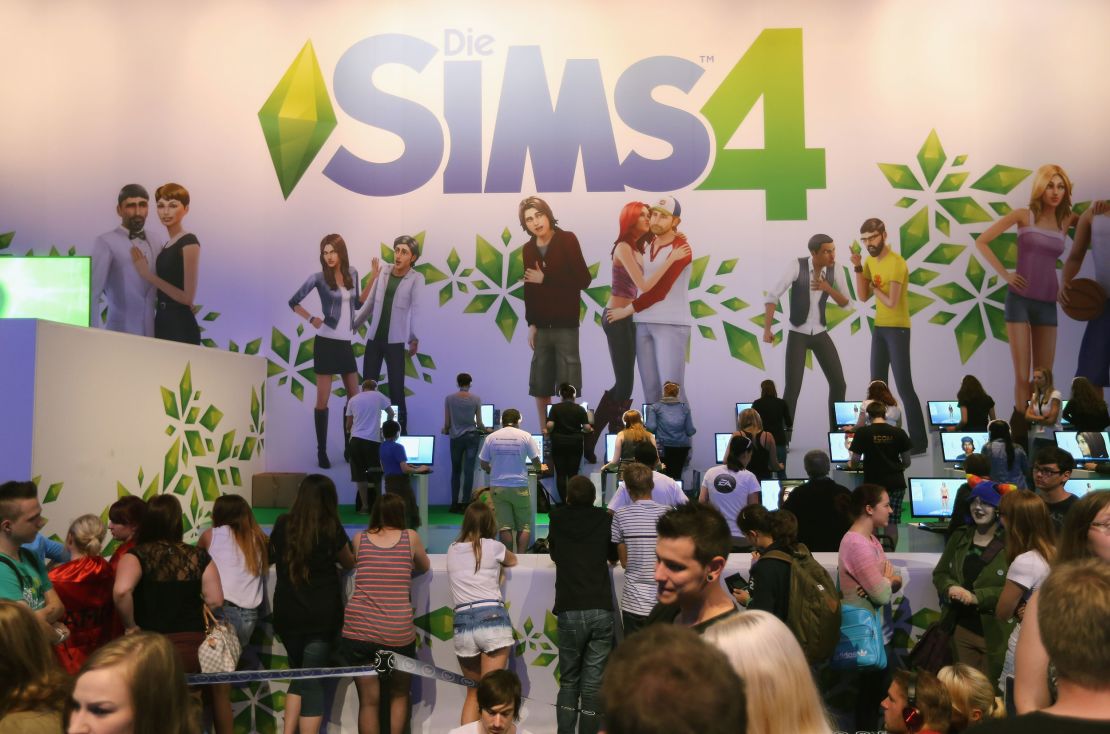 Gaming enthusiasts try out "Sims 4."