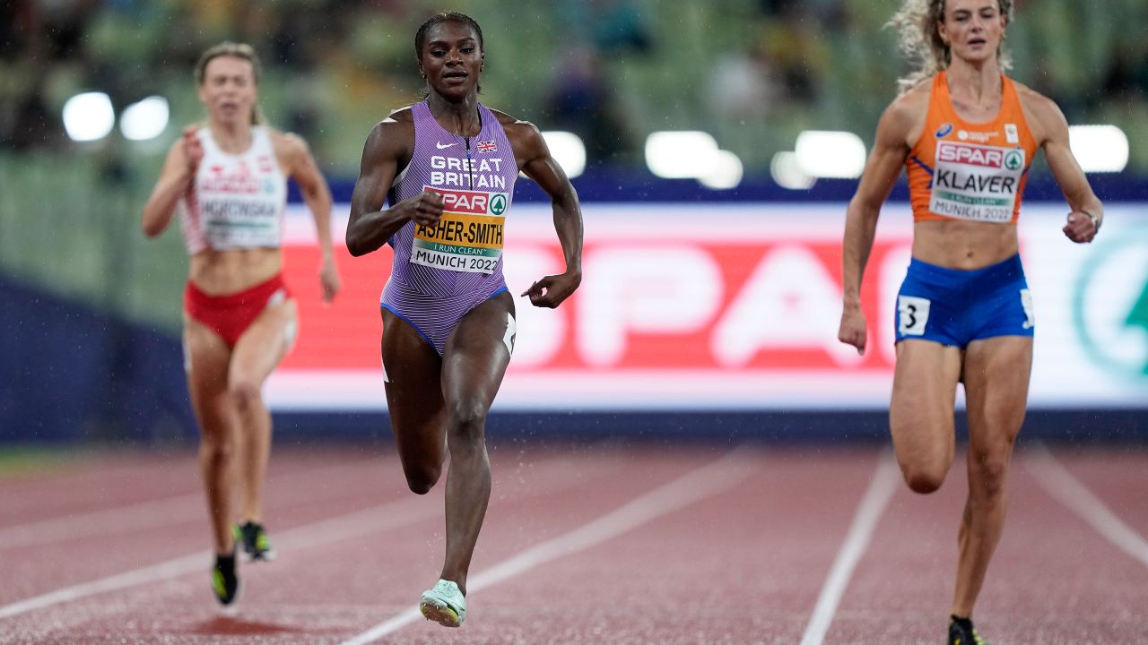 Asher-Smith won her 200 meter semifinal comfortably.

