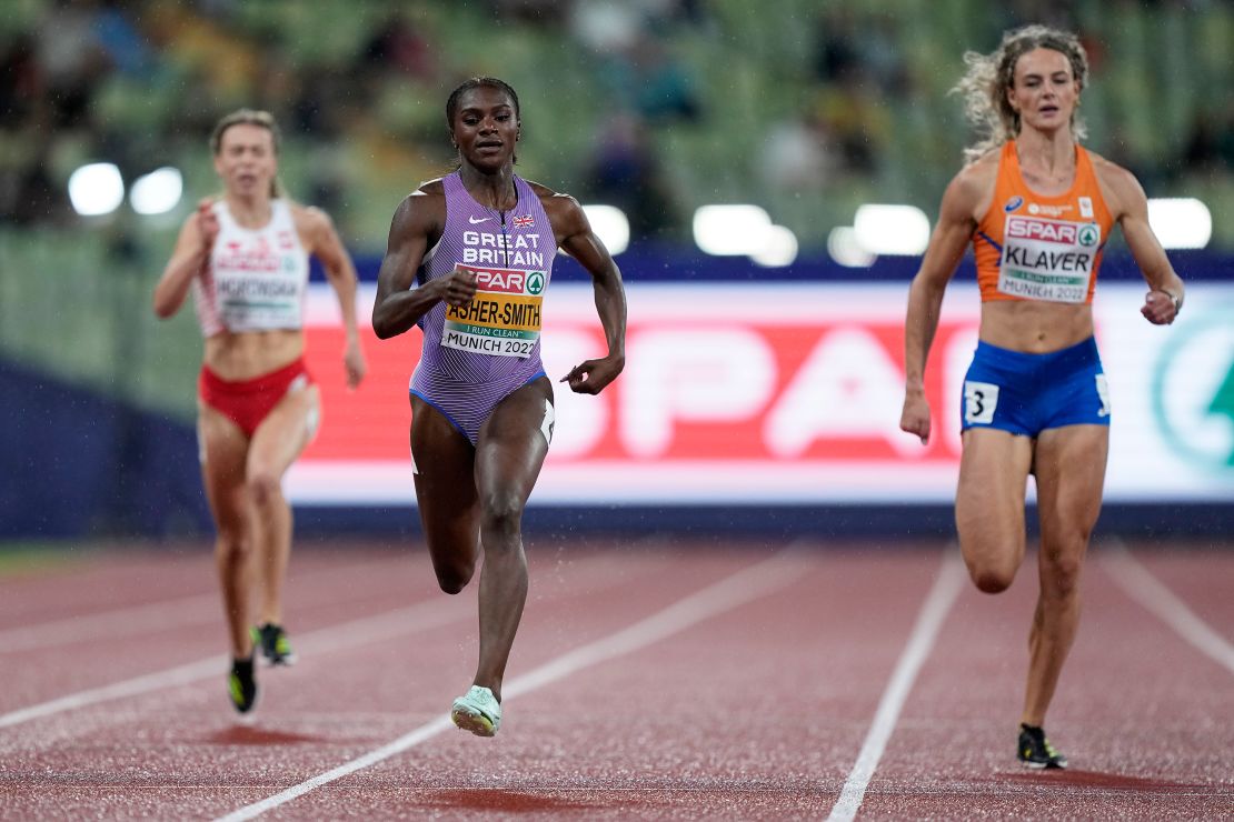 Asher-Smith won her 200 meter semifinal comfortably.
