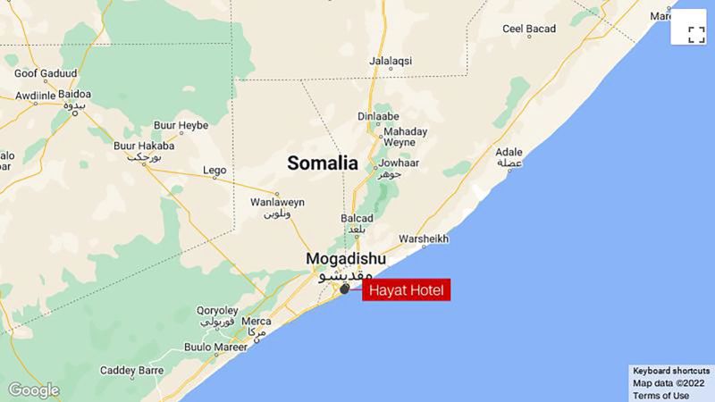 Riesige Explosionen, als bewaffnete Männer ein Luxushotel in der somalischen Hauptstadt stürmen