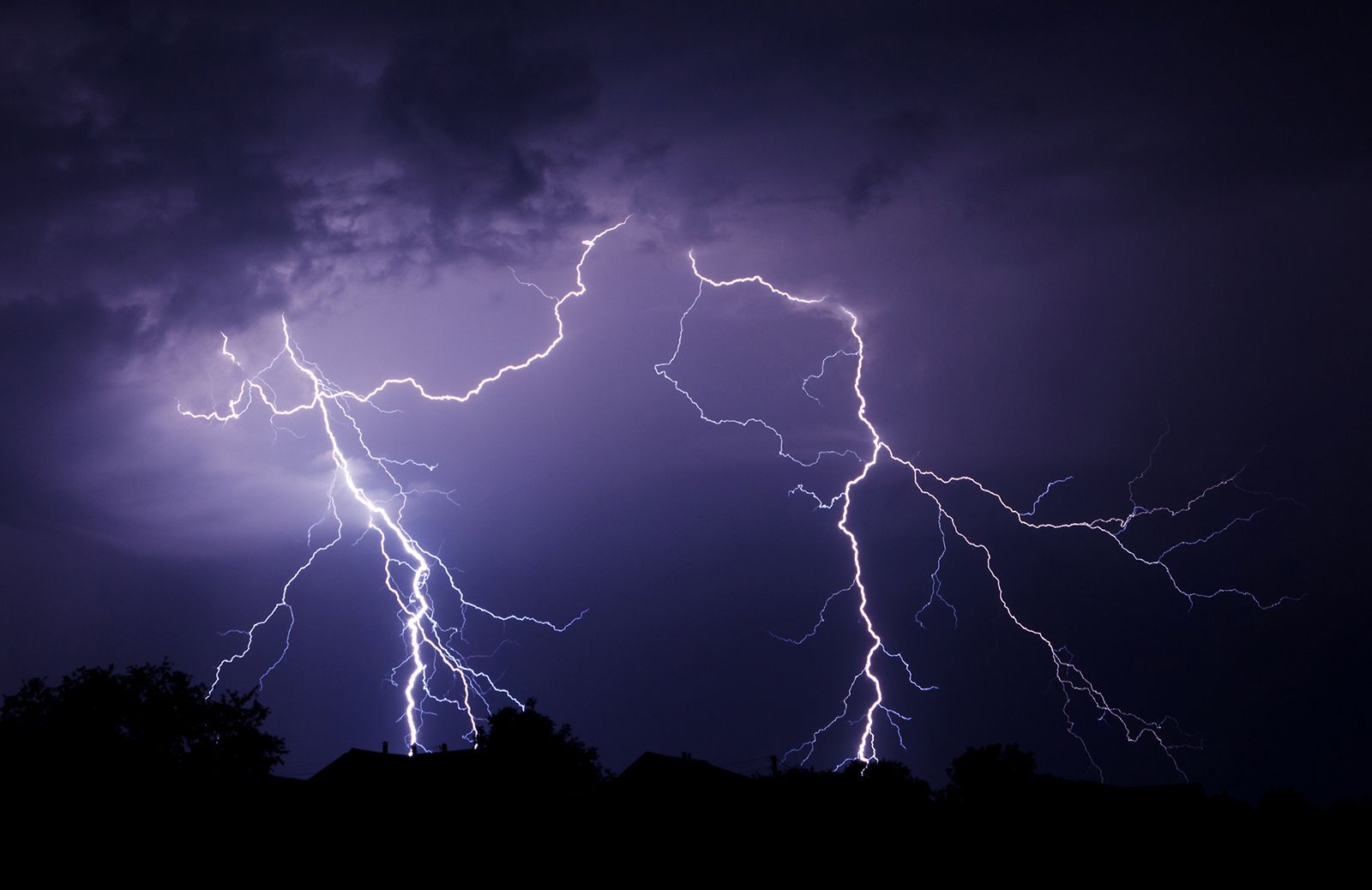 Lightning: Different types, how to stay safe