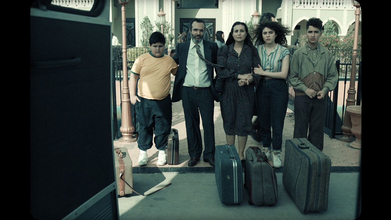 A flashback scene from "Mo" depicts the family as they're about to leave Kuwait for a new life in Houston, Texas. 