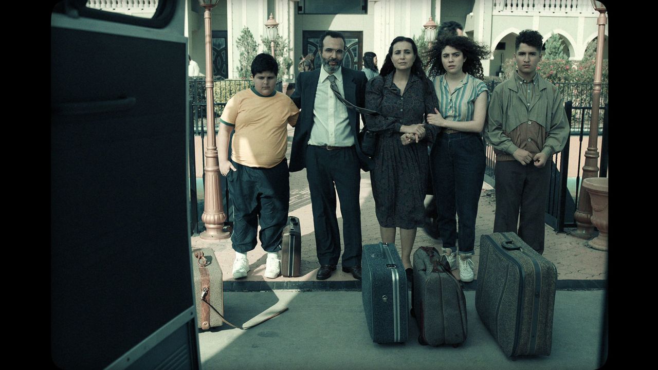 A flashback scene from "Mo" depicts the family as they're about to leave Kuwait for a new life in Houston, Texas.
