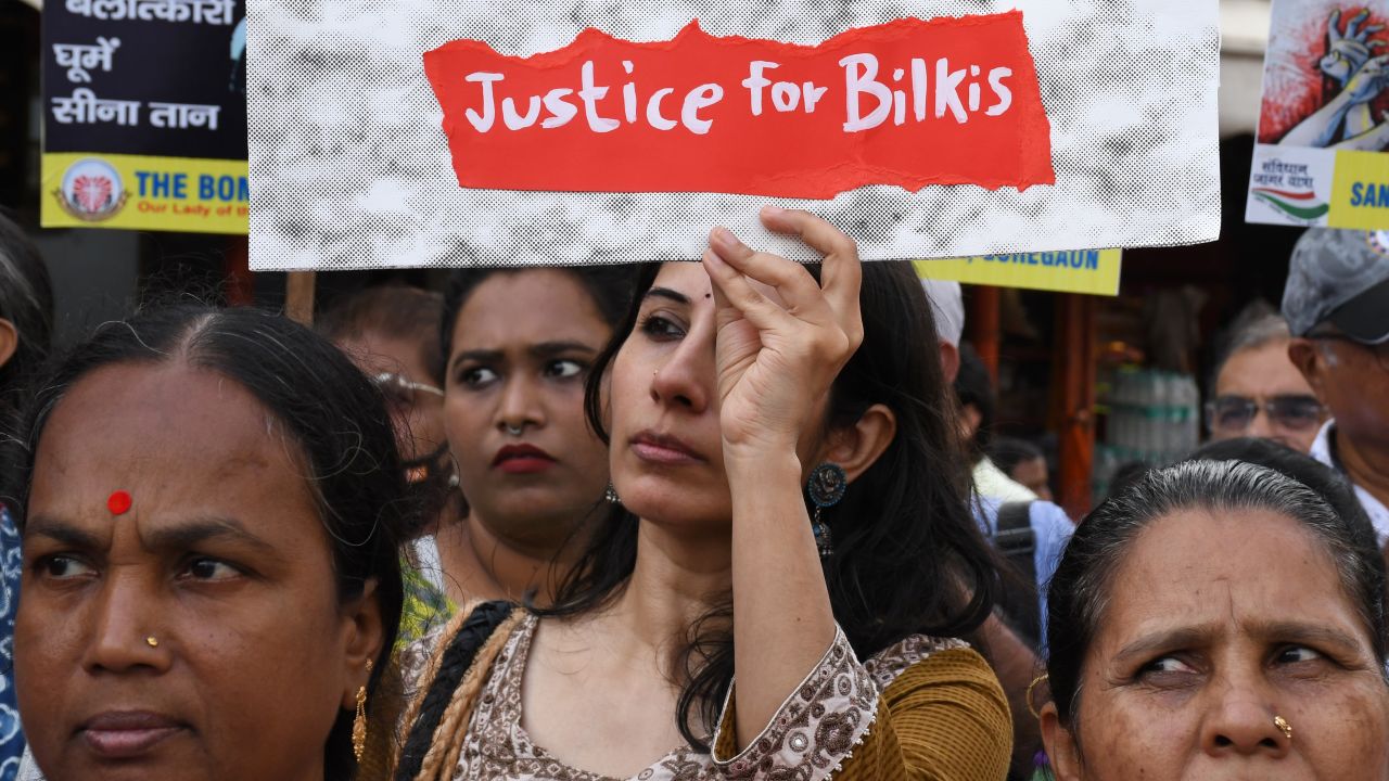 MUMBAI, MAHARASHTRA, INDIA - 2022/08/23: A protester holds a placard reading "Justice for Bilkis" during the demonstration. Protesters condemn government's decision to release all the11 convicts under government's remission policy, convicts who were earlier sentenced to lifetime imprisonment for the gang rape of the Muslim woman and killing 7 members of her family during communal riots in 2002. (Photo by Ashish Vaishnav/SOPA Images/LightRocket via Getty Images)