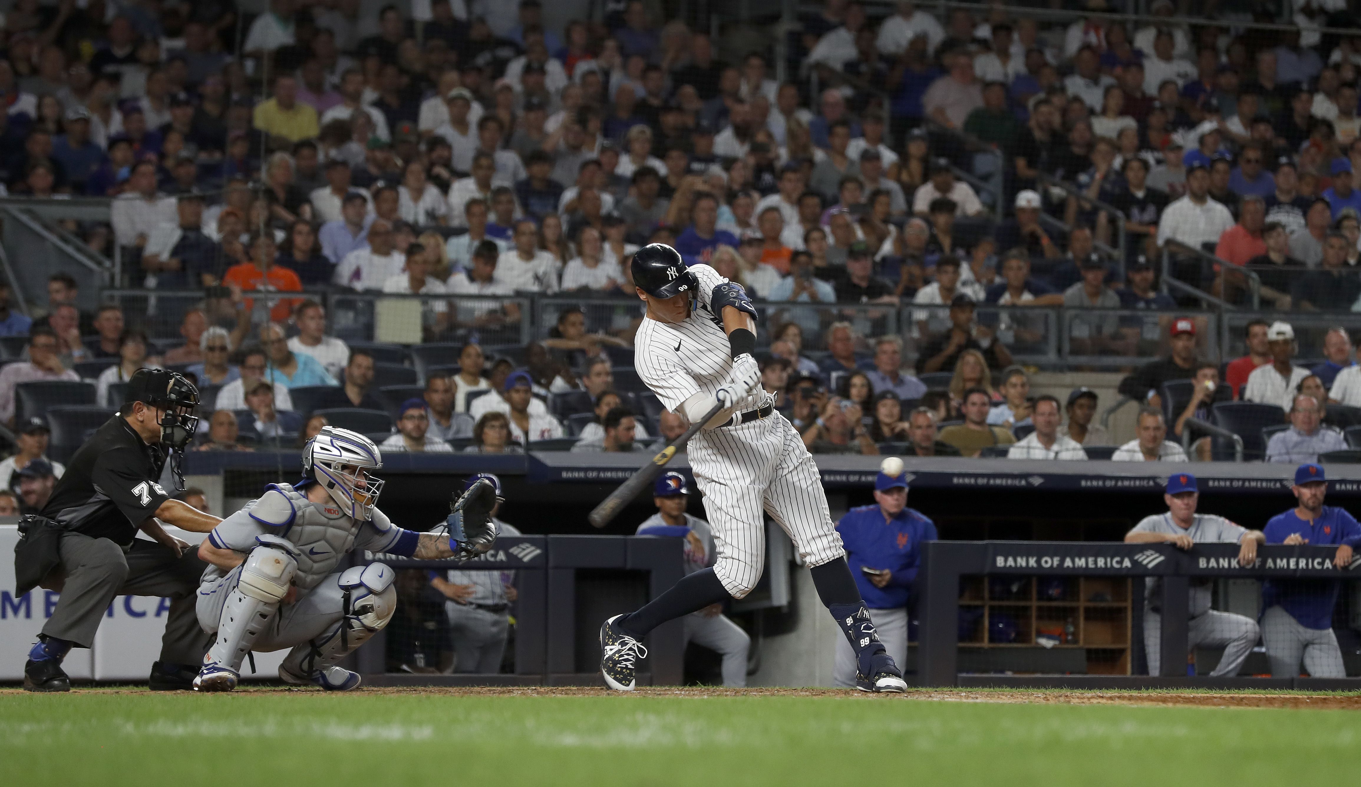 Aaron Judge, Andrew Benintendi lead Yankees past Mets