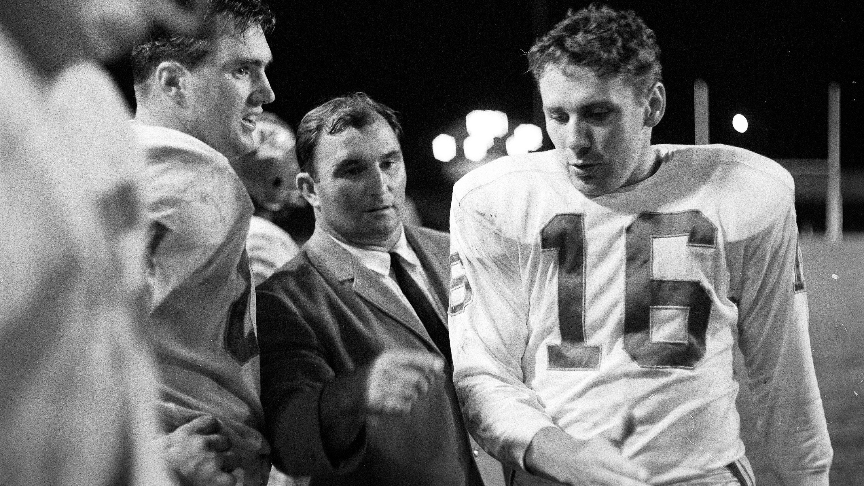 Hall of Fame Kansas City Chiefs quarterback Len Dawson dies at 87
