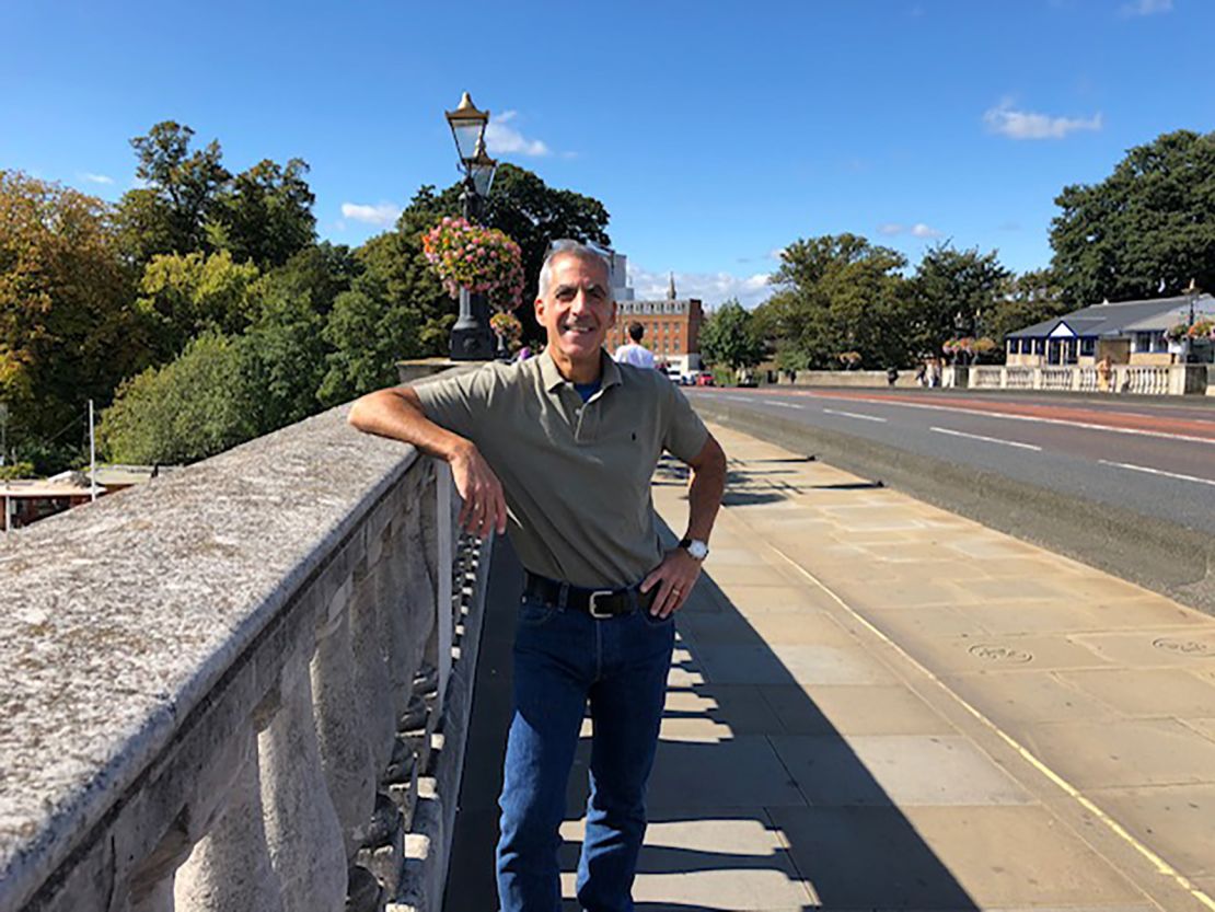 Paul Mavis said had a sudden epiphany in therapy, where he realized that "drinking equals death. Boom. As though someone flipped a switch, I knew I was done with drinks for good."