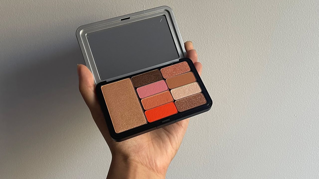 Make Up For Ever Artist Color Pro Palette in Tangerine