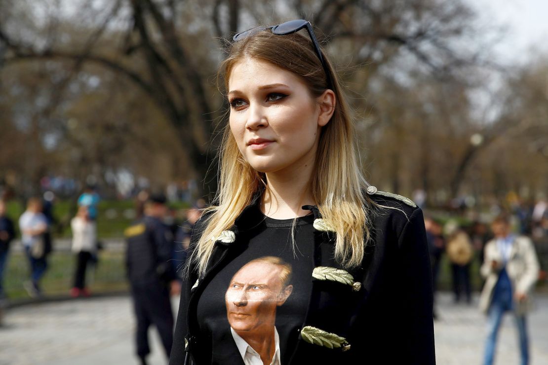 Pro-Kremlin political activist Maria Katasonova, wearing a T-shirt with a portrait of president Vladimir Putin, defends the President at a 2017 anti-Putin protest in Moscow.