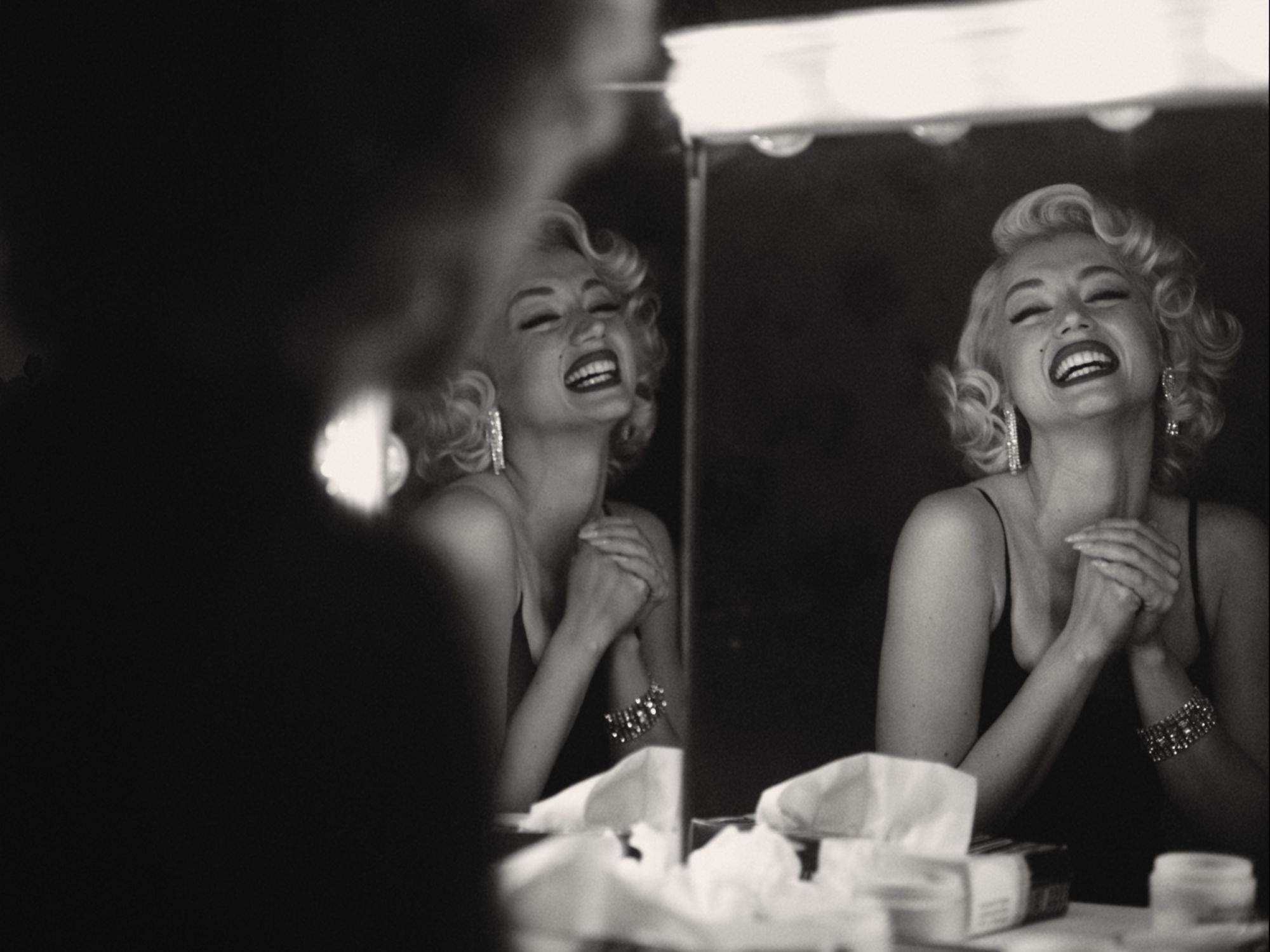 See Ana de Armas' Bombshell Transformation Into Marilyn Monroe