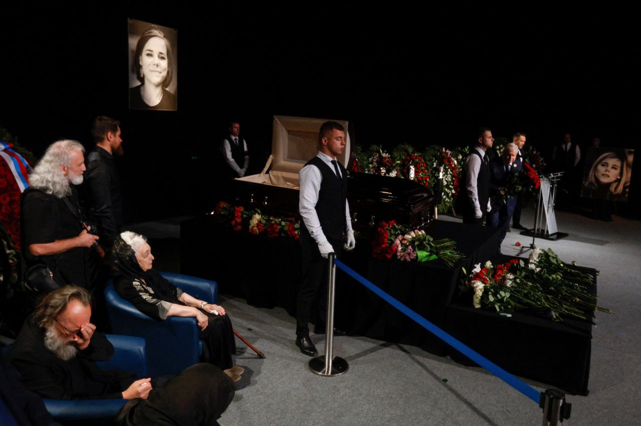 Russian ultra-nationalist philosopher Alexander Dugin, bottom left, mourns his daughter Darya Dugin during her memorial service in Moscow on Tuesday, August 23. <a href="https://www.cnn.com/2022/08/18/europe/russia-visas-european-union-finland-intl-cmd/index.html" target="_blank">Russian</a> authorities said Sunday they had opened a murder investigation after <a href="https://www.cnn.com/2022/08/20/europe/darya-dugina-killed-car-explosion-alexander-dugin-russia-intl-hnk/index.html" target="_blank">a car bombing</a> on the outskirts of Moscow.
